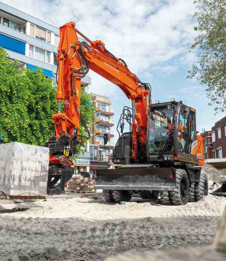 Hitachi_ZX135W_3-low